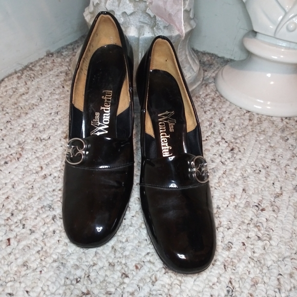 Vintage Miss Wonderful 1960-70's Black Patent Heeled  Loafer Style Pumps - Picture 2 of 16